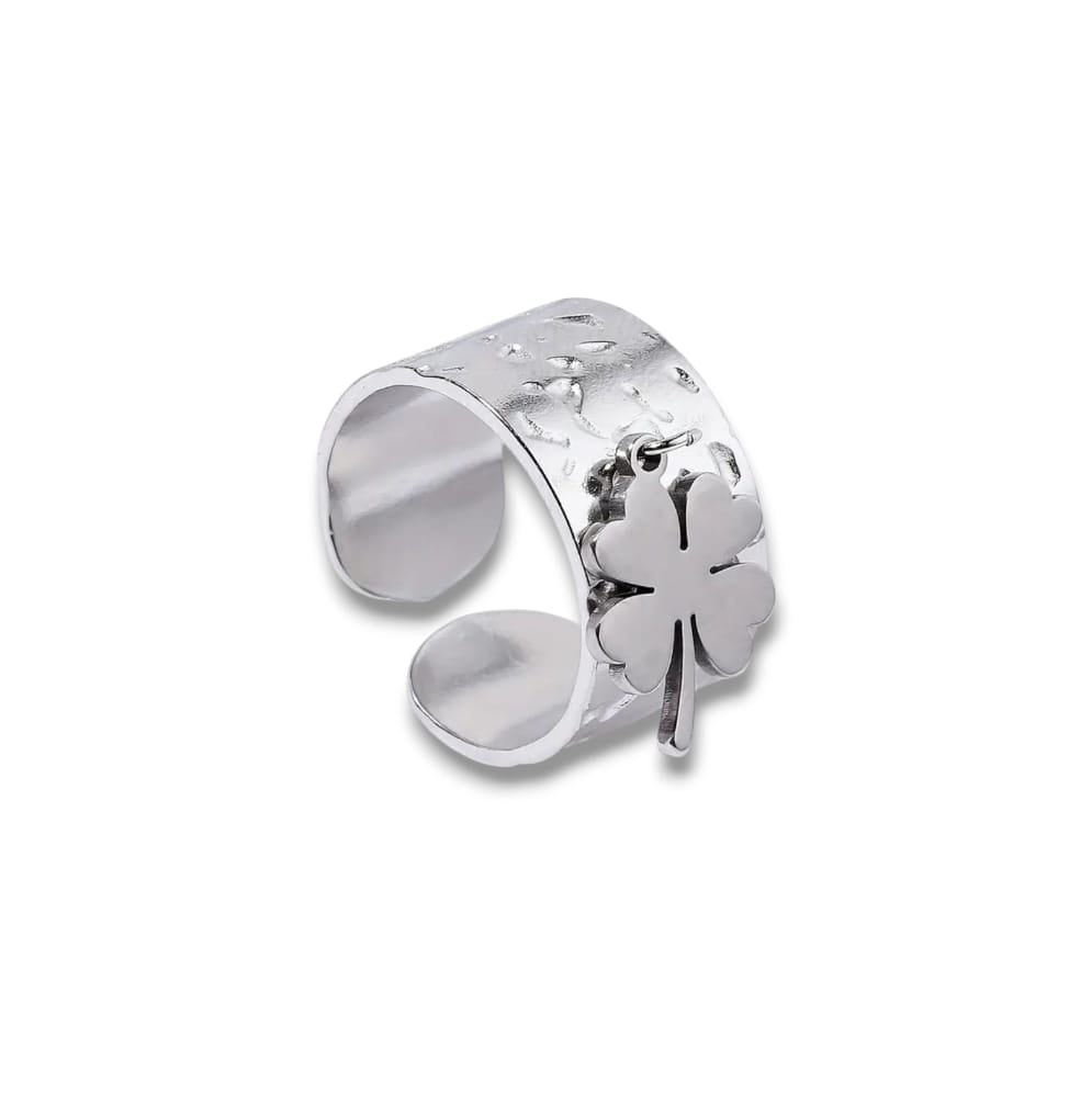Anello fascia con quadrifoglio pendente