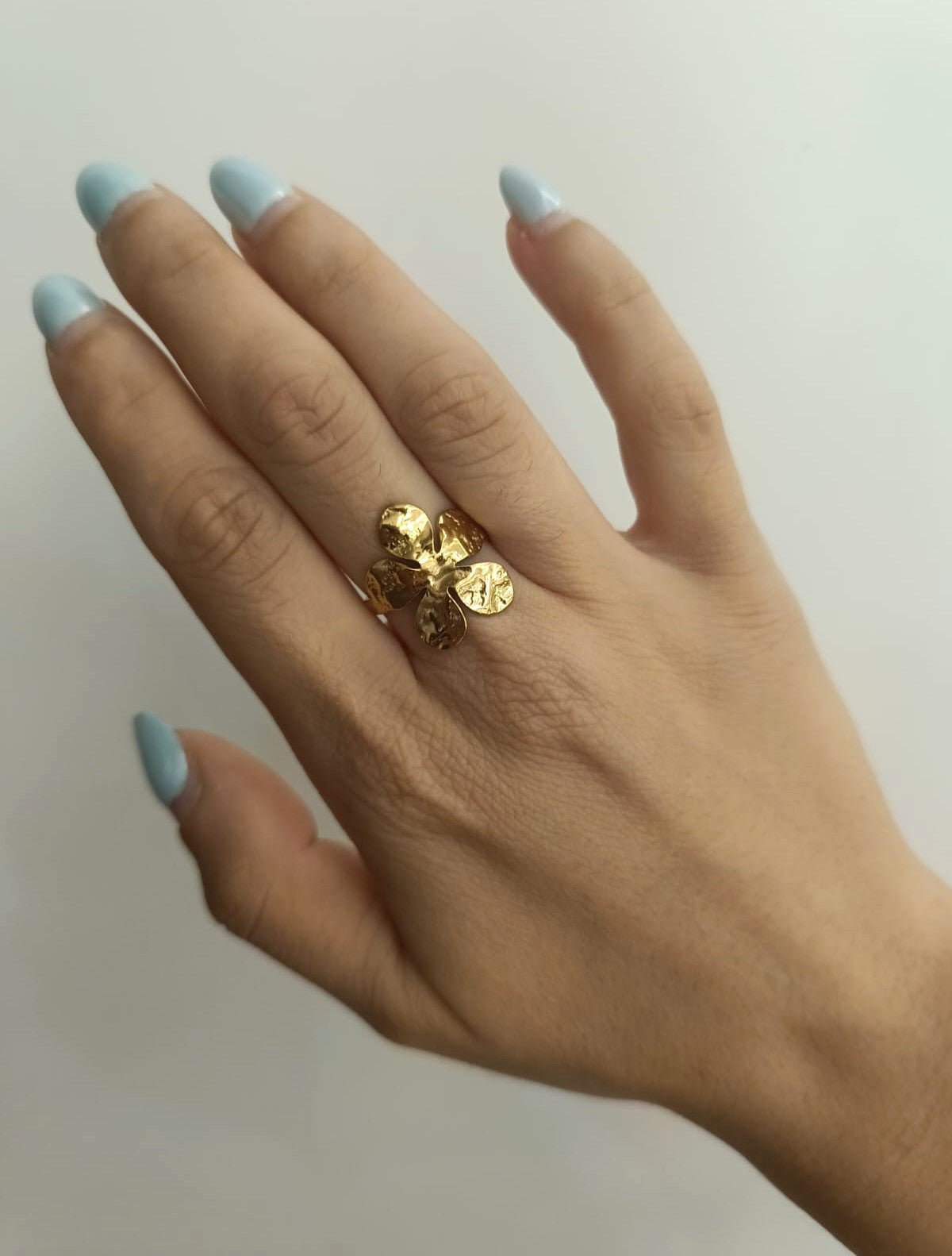 Anello fiore martellato