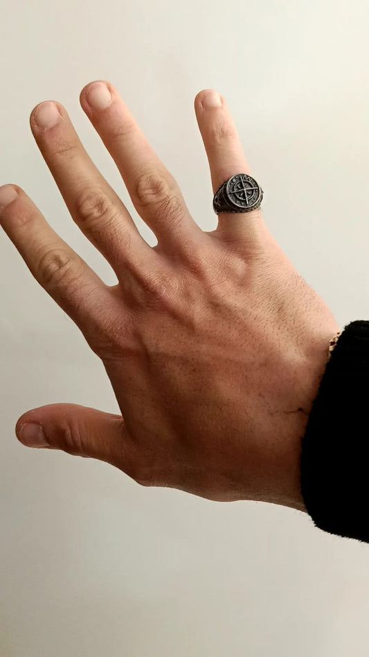 Anello chevalier "bussola" argento brunito