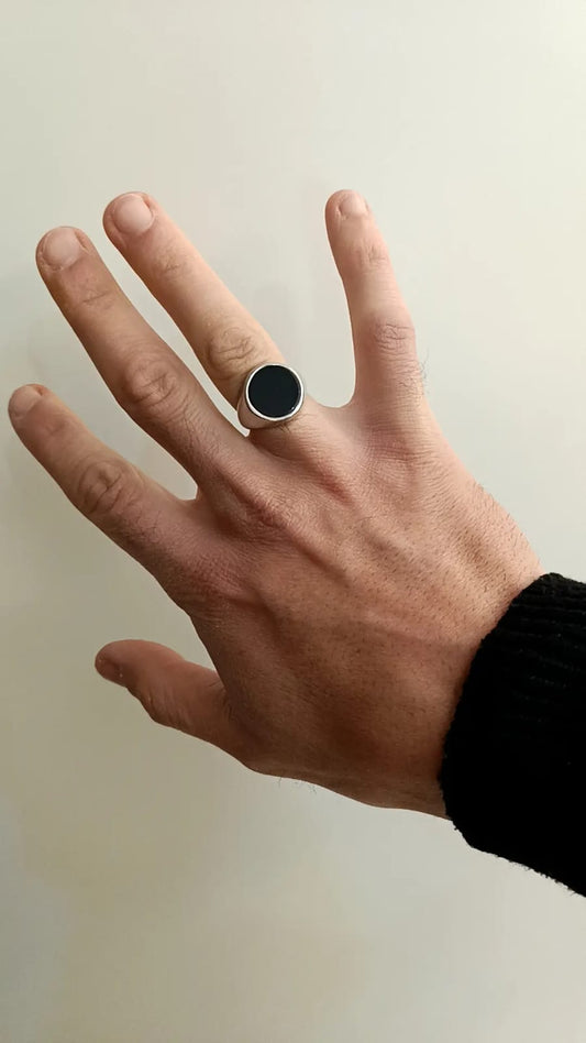 Anello chevalier  "scudo nero" Argento