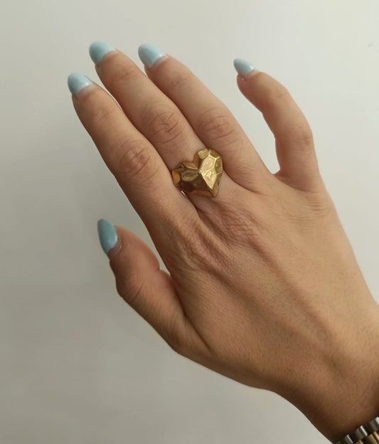 Anello cuore martellato