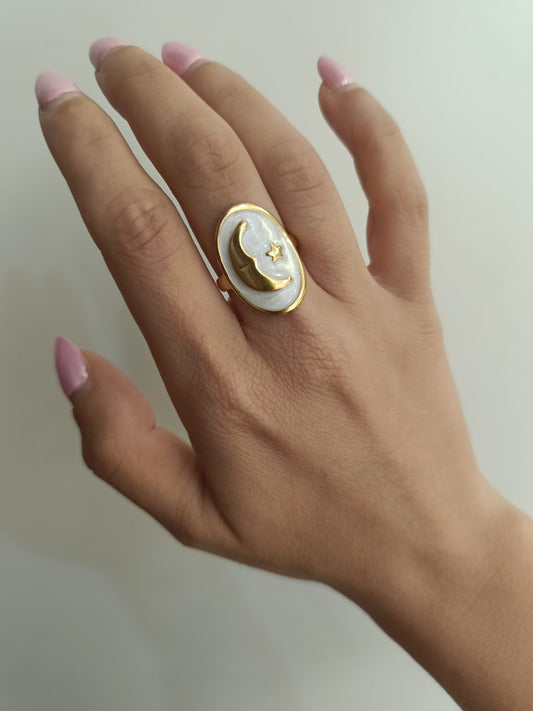 Anello white oval moon