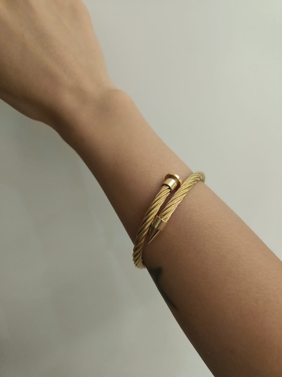 Bracciale rigido chiodo strong
