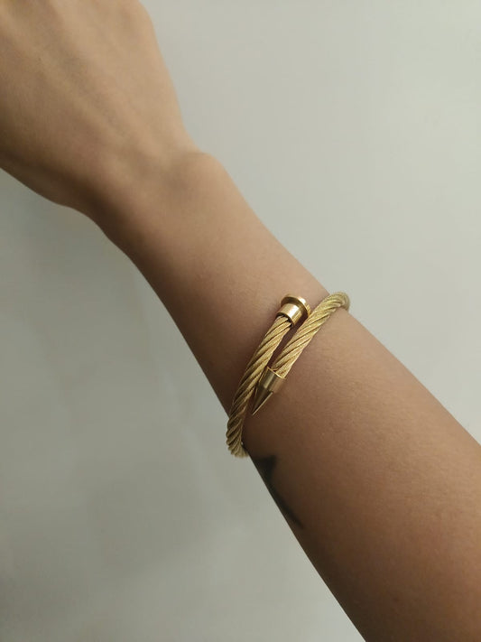 Bracciale rigido chiodo strong