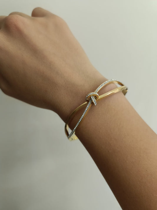 Bracciale rigido nodo