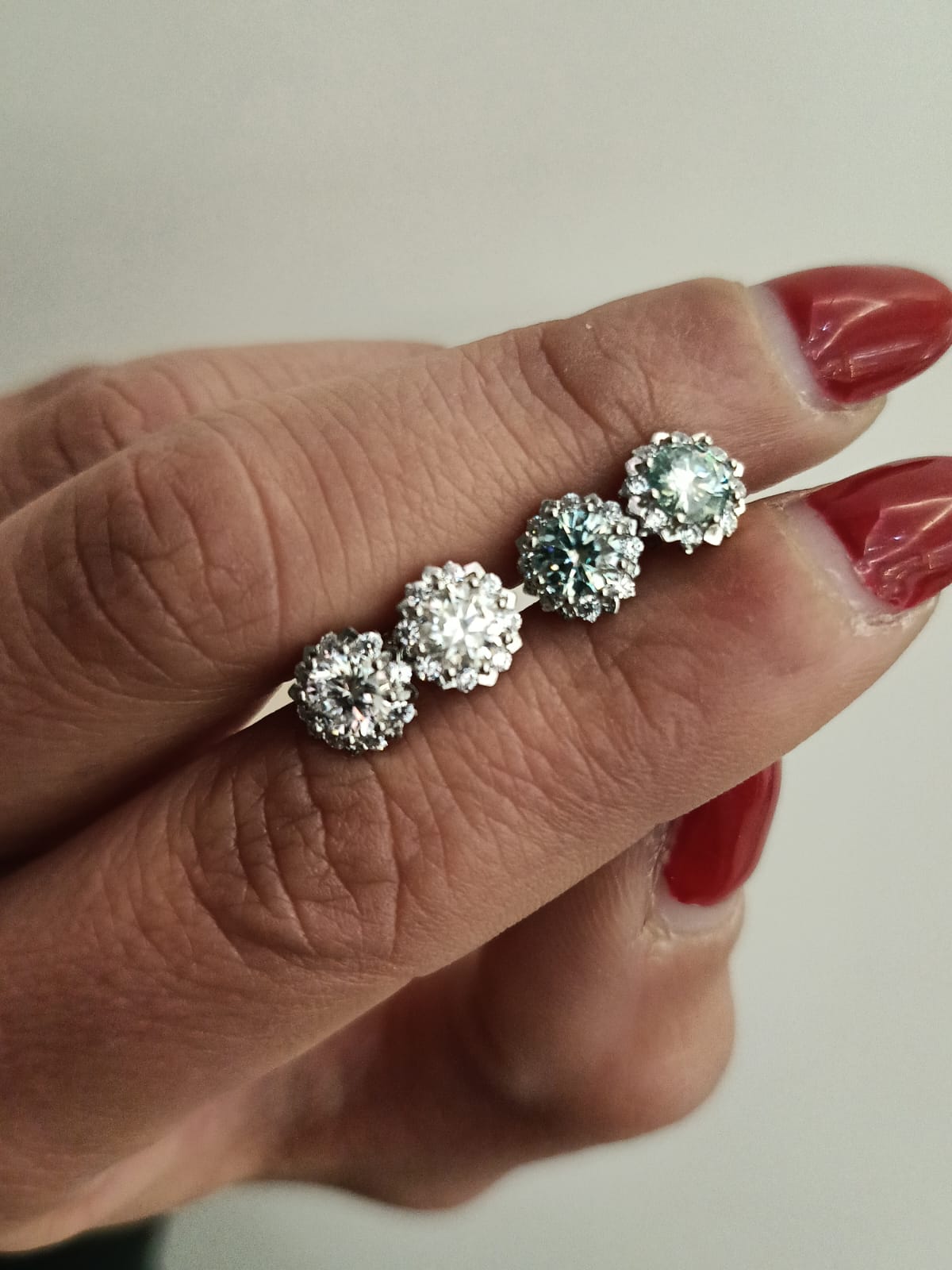Orecchini fiore di moissanite argento