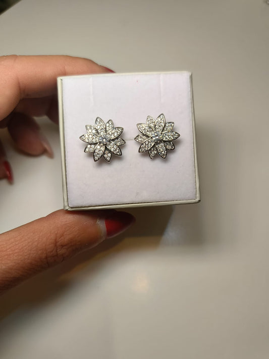 Coppia di orecchini flower white